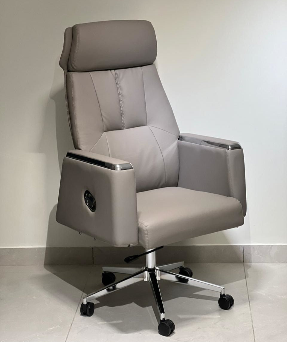 Dominare Revolving Executive Boss Chair