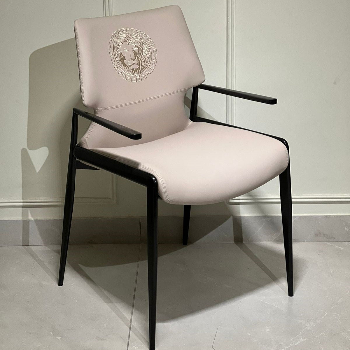 Leonis Crest Chair