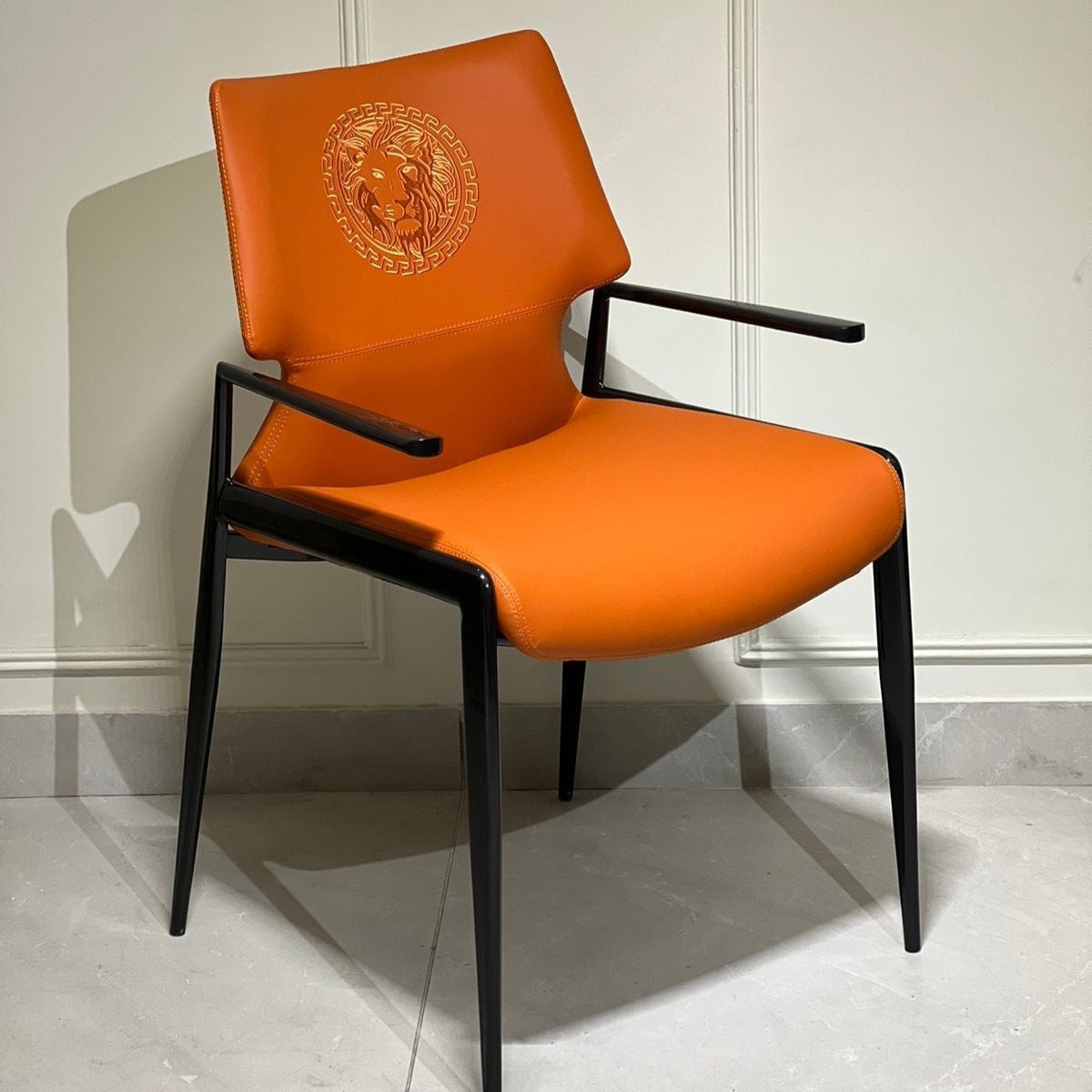 Leonis Crest Chair