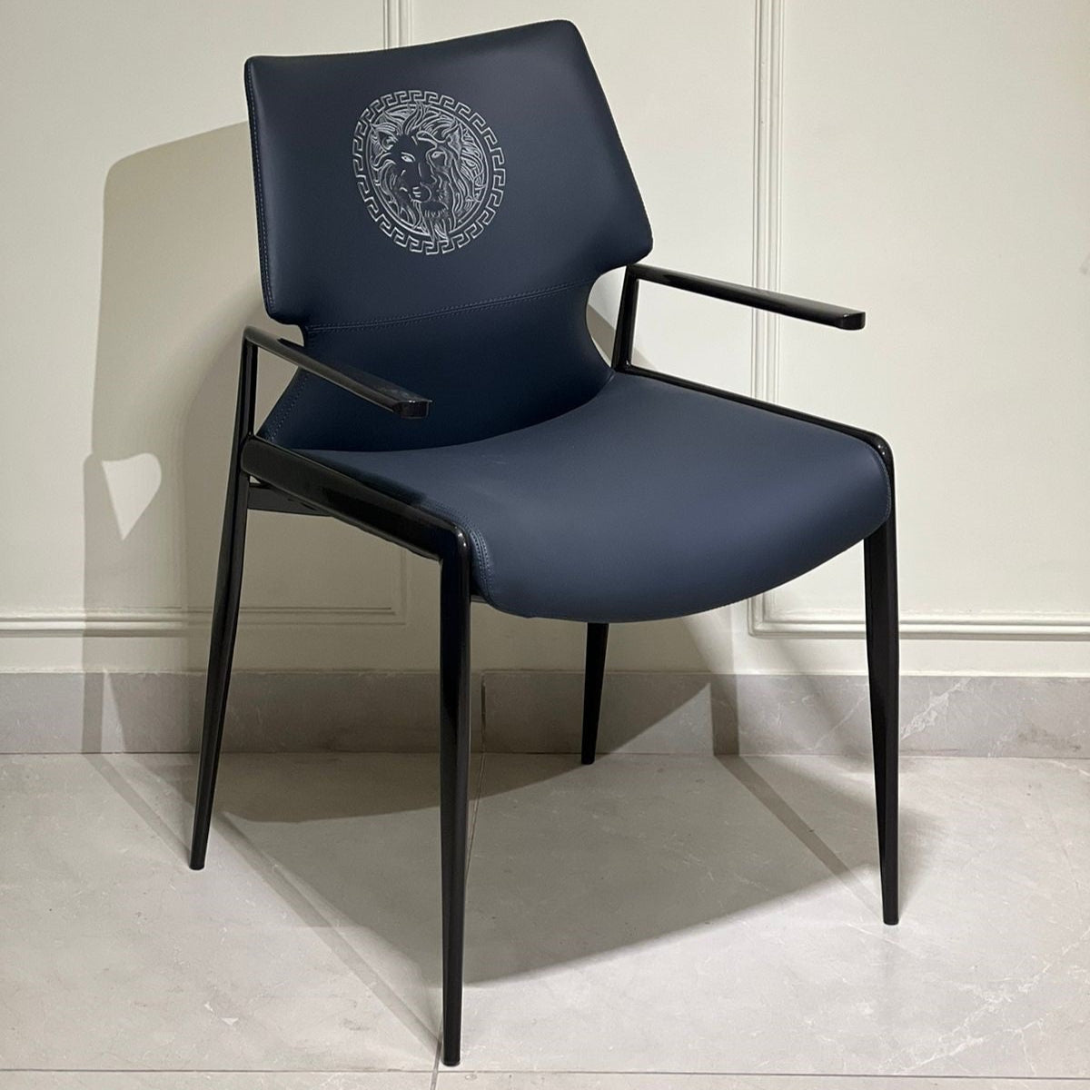 Leonis Crest Chair